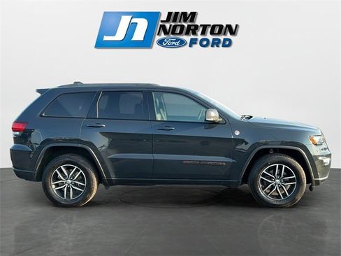 Used 2018 Jeep Grand Cherokee Trailhawk image 2