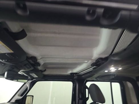 Used 2021 Jeep Gladiator Rubicon w/ Uconnect 4C Nav & Sound Group AWD/4WD image 12
