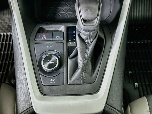 Used 2021 Toyota RAV4 XLE w/ Convenience Package AWD/4WD image 25