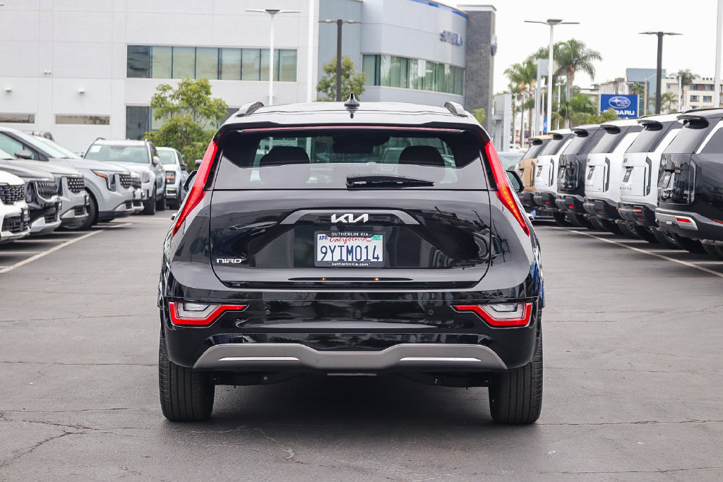 Certified 2025 Kia Niro Wave w/ Wave Preserve Package FWD image 5