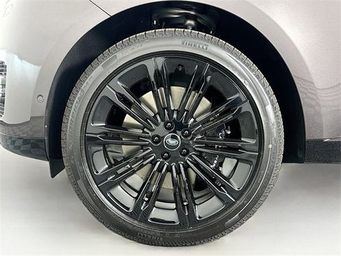 New 2025 Land Rover Range Rover Long Wheelbase SE image 31