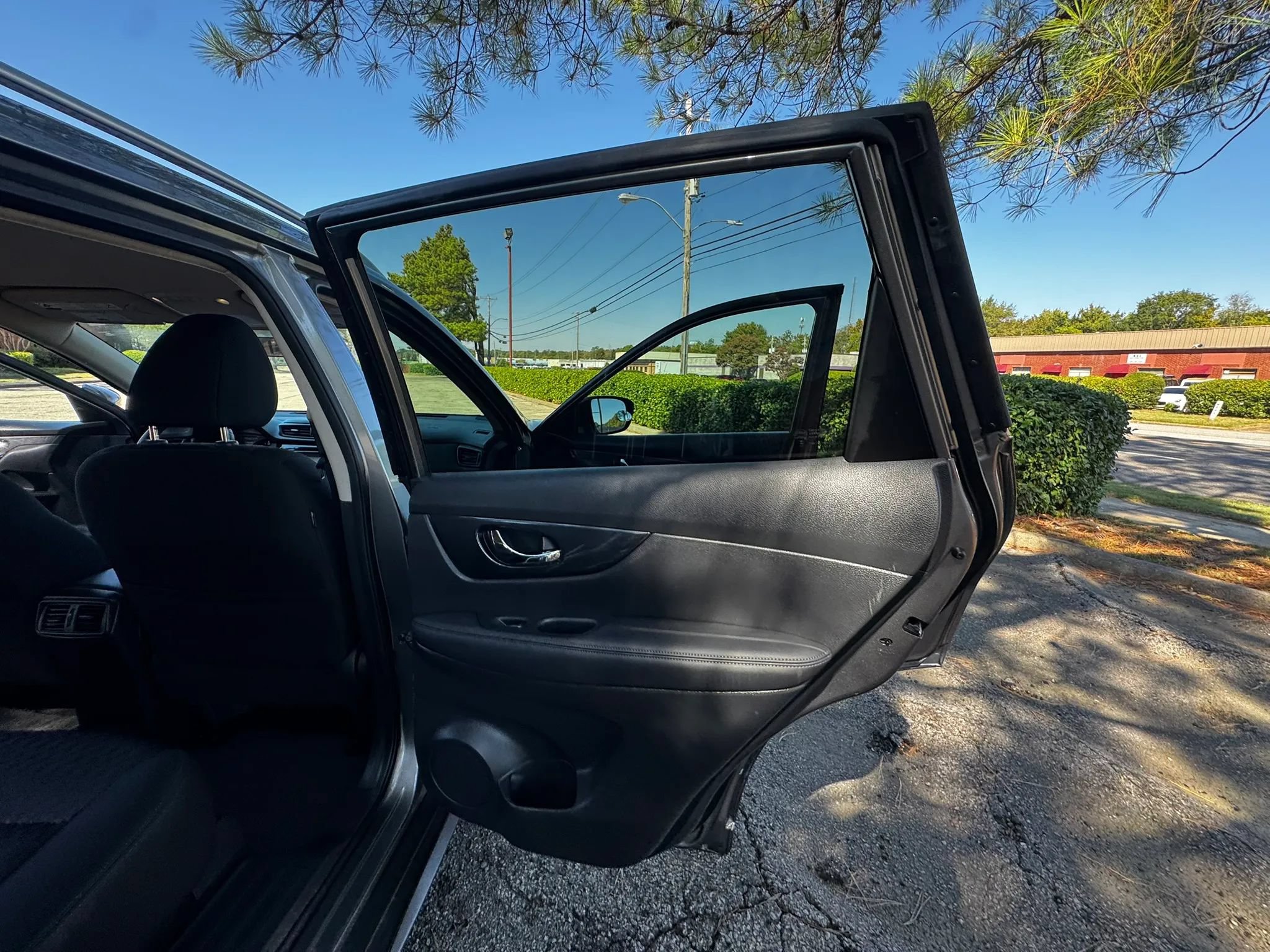 Used 2017 Nissan Rogue SV w/ SV Premium Package FWD image 27