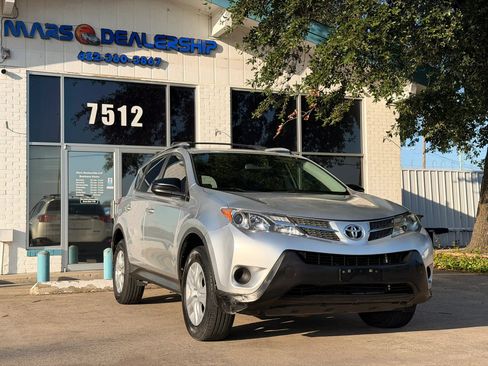 Used 2015 Toyota RAV4 LE FWD image 1