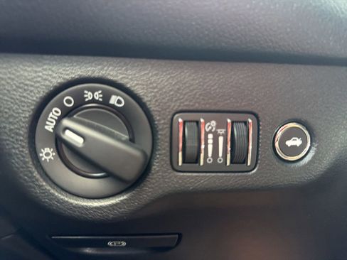 Used 2015 Dodge Challenger SRT Hellcat image 22