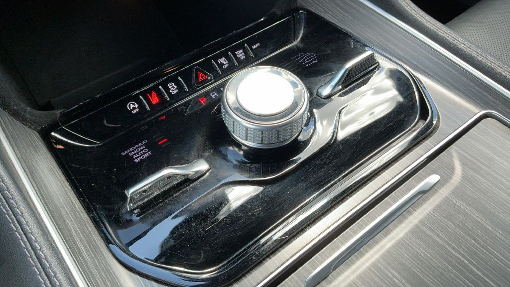 Used 2024 Jeep Wagoneer Series III AWD/4WD image 15