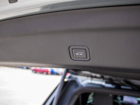 New 2026 Chevrolet Suburban Premier image 9