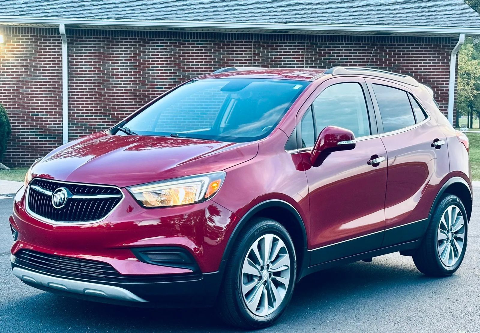 Used 2018 Buick Encore Preferred FWD image 1