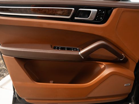 Used 2021 Porsche Cayenne image 20