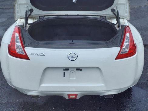Used 2010 Nissan 370Z Touring image 12