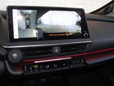 Used 2025 Toyota Prius Plug-In Hybrid image 23