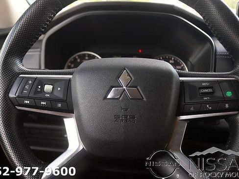 Used 2024 Mitsubishi Outlander AWD image 18