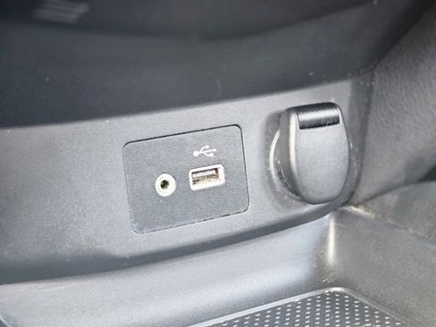 Used 2018 Nissan Rogue S image 25