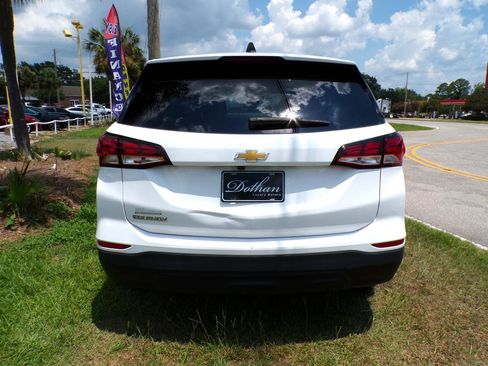 Used 2022 Chevrolet Equinox LS w/ LS Convenience Package image 6