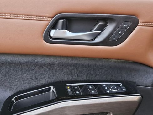 Used 2022 Nissan Pathfinder Platinum w/ Cargo Package image 27