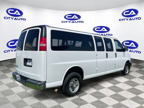 Used 2020 Chevrolet Express 3500 LT w/ LT Preferred Equipment Group RWD image 3
