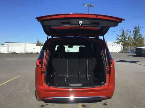 New 2026 Chrysler Pacifica Select image 11
