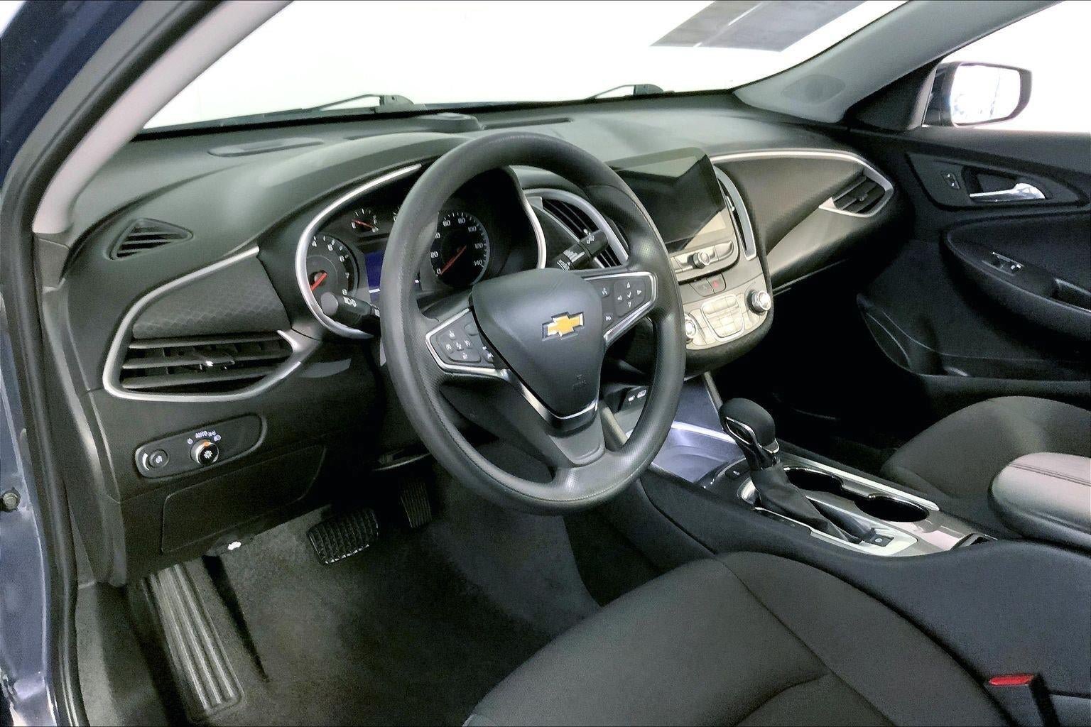 Used 2025 Chevrolet Malibu LT FWD image 14