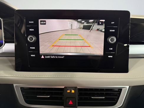 New 2025 Volkswagen Taos SE image 15