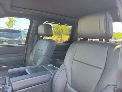 Used 2023 Toyota Tundra Platinum AWD/4WD image 17