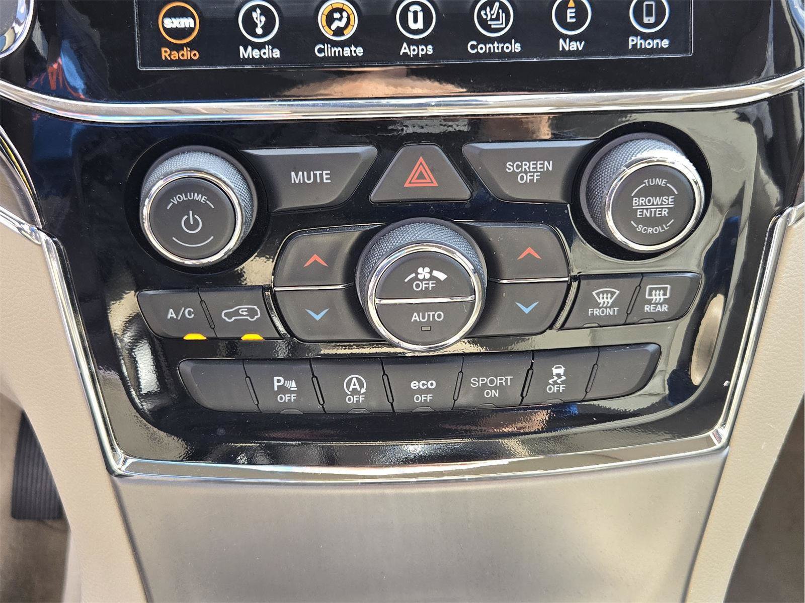 Used 2019 Jeep Grand Cherokee Overland RWD image 17