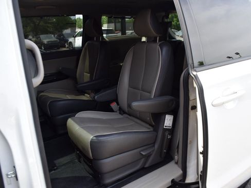 Used 2015 Kia Sedona SX FWD image 34