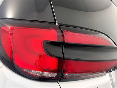 Used 2023 Chrysler Pacifica Limited FWD image 33