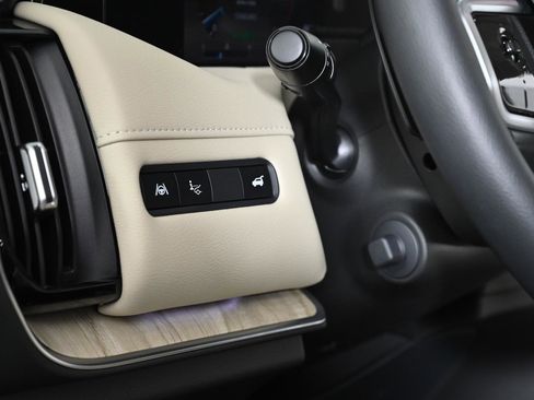 Used 2025 Nissan Armada Platinum image 22