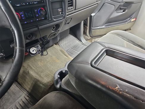 Used 2003 Chevrolet Silverado 2500 LS image 28