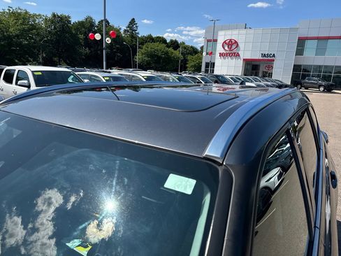 Used 2020 Toyota Highlander XLE AWD/4WD image 49