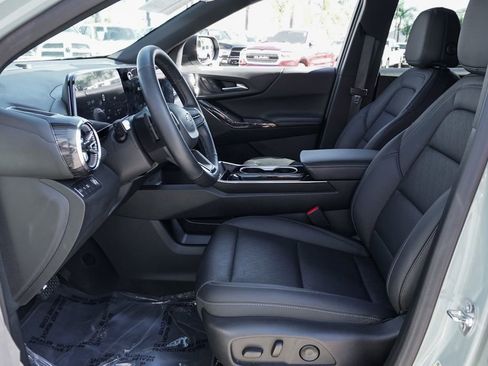 Used 2025 Chevrolet Equinox LT w/ Convenience Package II image 18