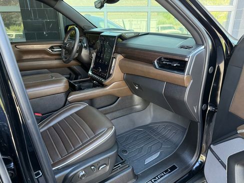 Used 2025 GMC Yukon Denali Ultimate AWD/4WD image 44