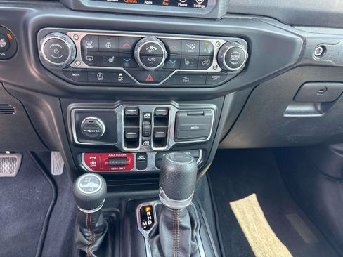 Used 2022 Jeep Gladiator Mojave w/ Cold Weather Group AWD/4WD image 24