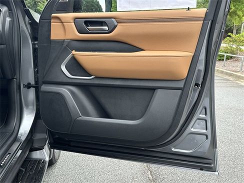 New 2025 Nissan Armada Platinum Reserve image 15