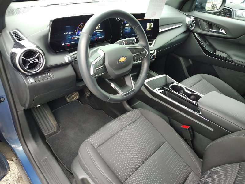 Used 2025 Chevrolet Equinox LT w/ Safety and Technology Package AWD/4WD image 9