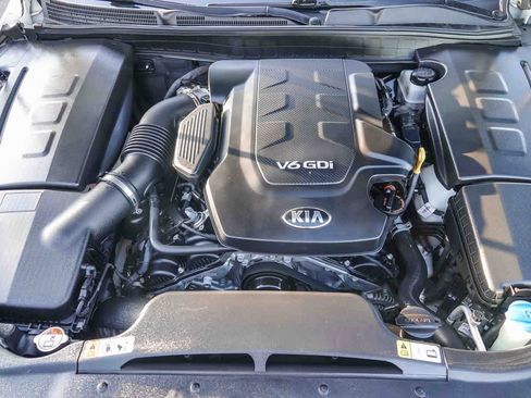Used 2017 Kia K900 Luxury image 28