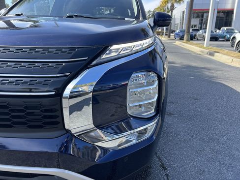 Used 2023 Mitsubishi Outlander SE image 5