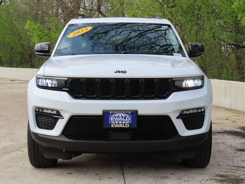 Used 2023 Jeep Grand Cherokee Limited w/ Black Appearance Package AWD/4WD image 14