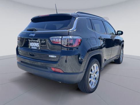 Used 2024 Jeep Compass Latitude AWD/4WD image 7