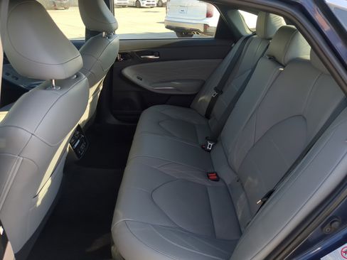 Used 2019 Toyota Avalon Limited w/ Preferred Accessory Package image 15