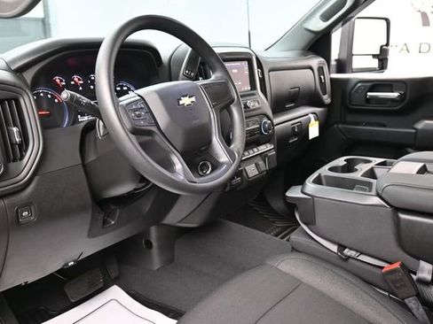Used 2025 Chevrolet Silverado 2500 Custom w/ Custom Value Package AWD/4WD image 14