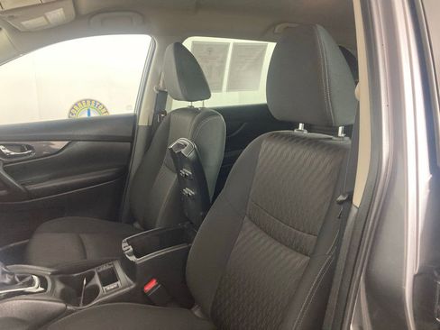 Used 2019 Nissan Rogue SV image 10