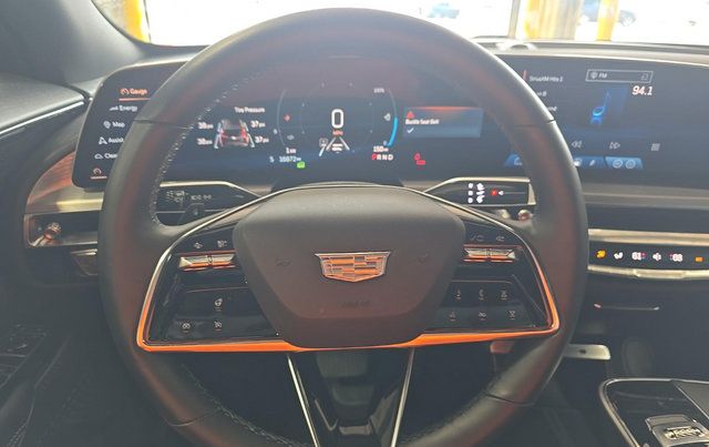 Used 2024 Cadillac Lyriq Luxury AWD/4WD image 6