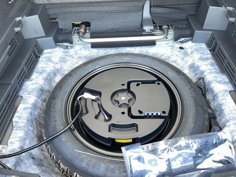 Certified 2024 Nissan Rogue SV image 24