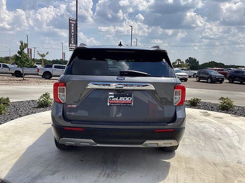 Used 2021 Ford Explorer XLT w/ Equipment Group 202A image 6