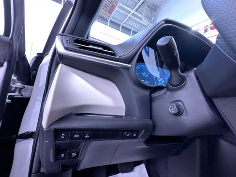 Used 2025 Toyota Sienna Limited image 16