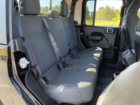 Certified 2025 Jeep Gladiator Rubicon w/ Convenience Group AWD/4WD image 41