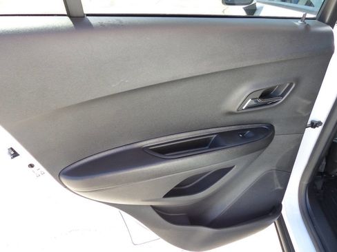 Used 2022 Chevrolet Trax LS w/ Tint and Cruise Package image 20