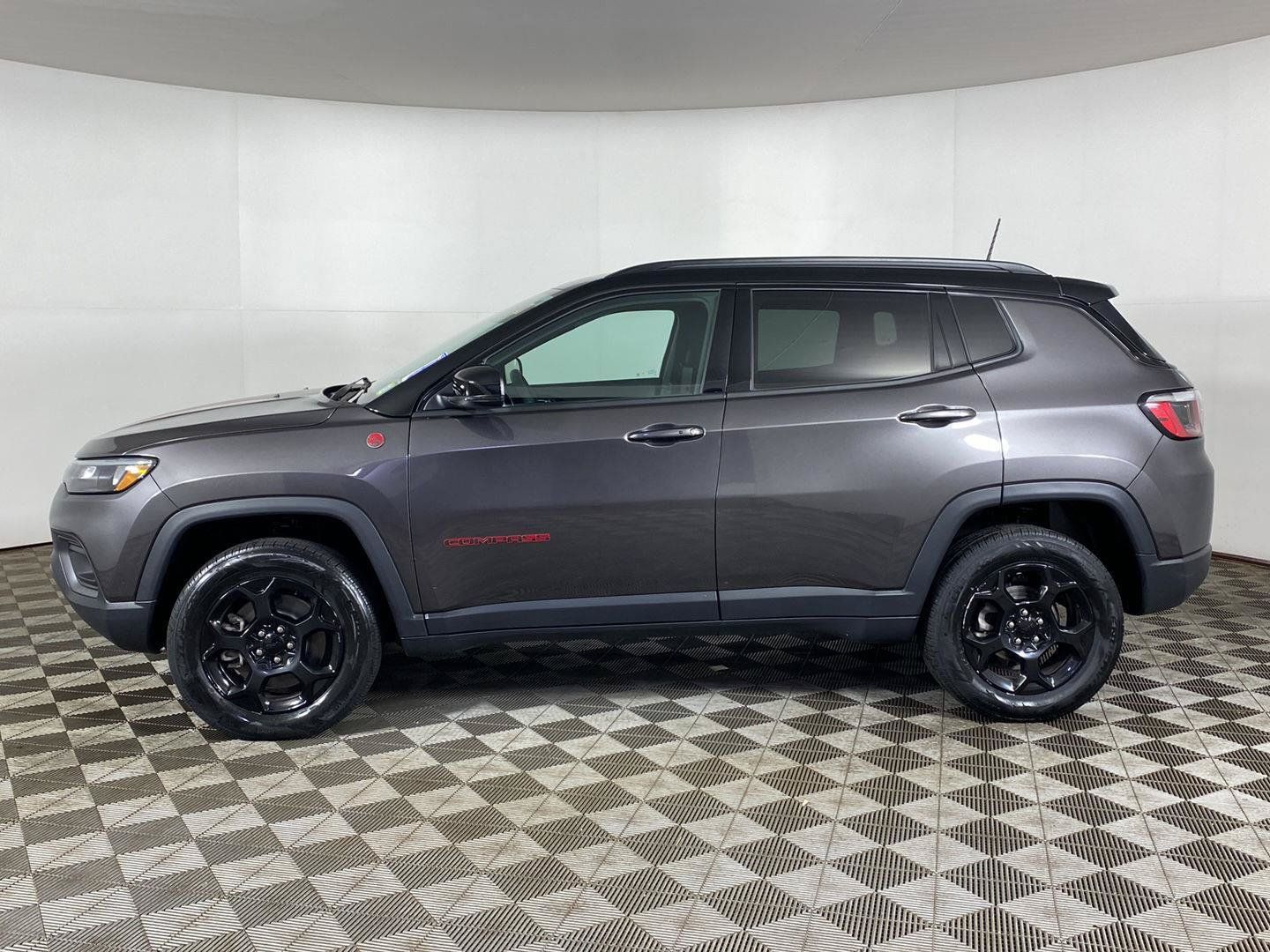 Used 2023 Jeep Compass Trailhawk w/ Trailhawk Convenience Group AWD/4WD image 7