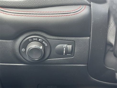 Certified 2024 Dodge Durango GT image 28