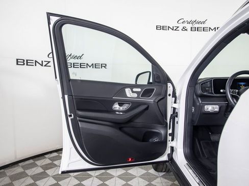 Used 2025 Mercedes-Benz GLE 450e 4MATIC image 19